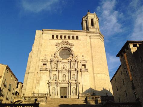 De Maestà van de Catedral de Girona: Een Triomfantelijk Middeleeuws Mysterie!