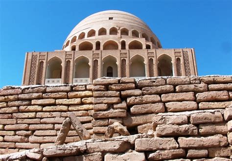 De Sherefe van Sultan Sanjar! Een Mysterieus Monument van Geometrische Pracht en Eerbiedwaardige Kalligrafie