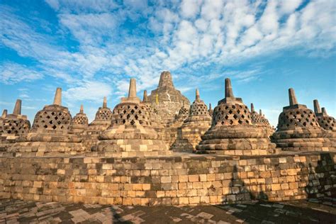 De Tempel van Borobudur: Een Geheiligde Reis Door Stenen En Verlichting!